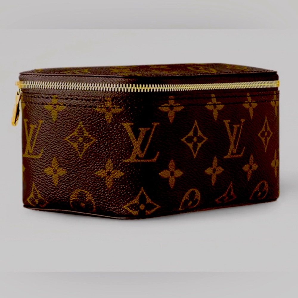 Brand new authentic rare and collectible Louis  Vuitton travel cube with zipper.